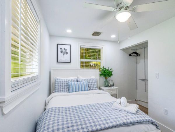 Charming Vacation 2 Bedroom Rental in Naples