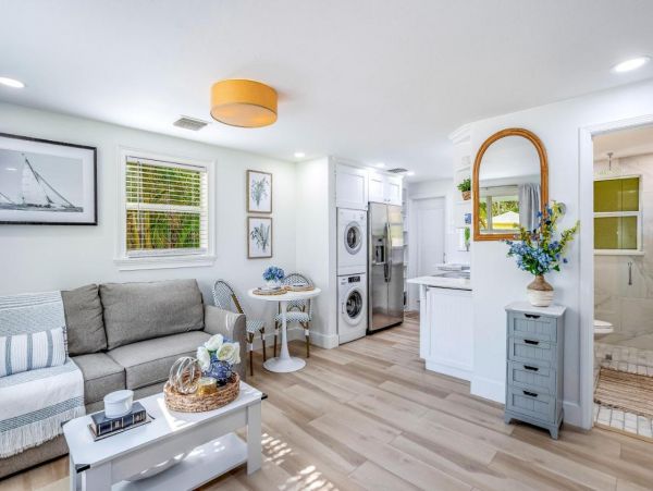 Charming Vacation 2 Bedroom Rental in Naples