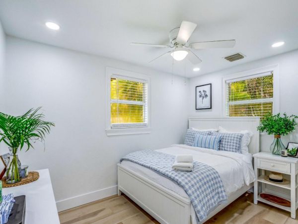 Charming Vacation 2 Bedroom Rental in Naples