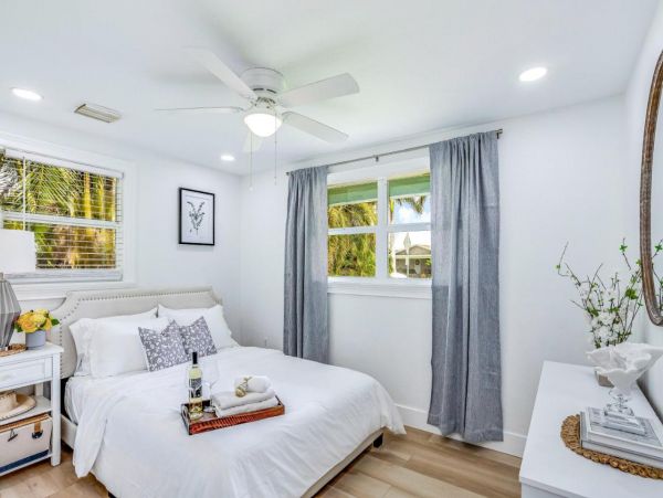 Charming Vacation 2 Bedroom Rental in Naples