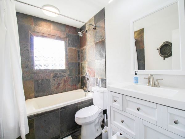 Sarasota Vacation Home Three Bedroom with Pool