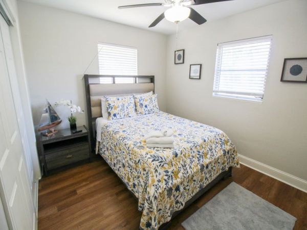 Sarasota Vacation Home Three Bedroom with Pool