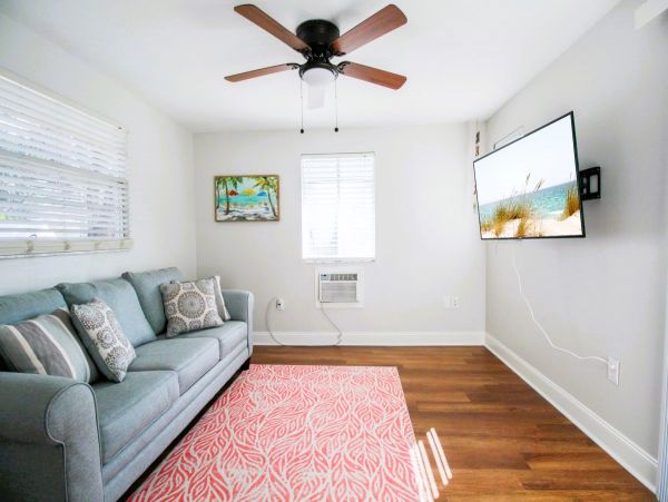 Sarasota Vacation Home Three Bedroom with Pool