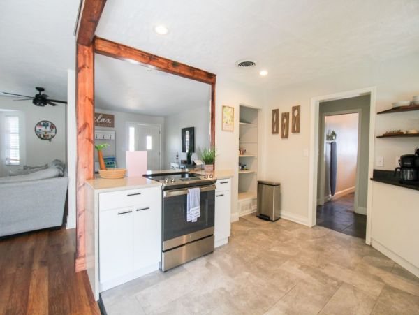 Sarasota Vacation Home Three Bedroom with Pool