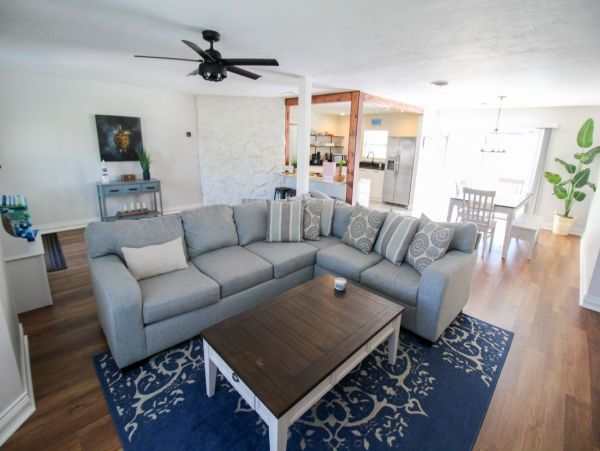 Sarasota Vacation Home Three Bedroom with Pool