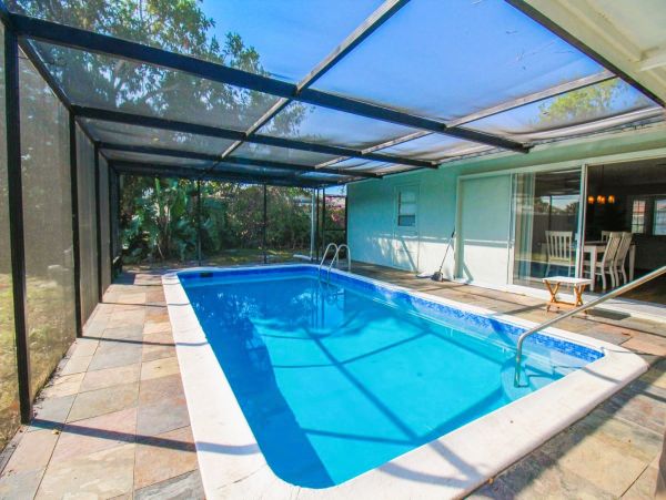 Sarasota Vacation Home Three Bedroom with Pool
