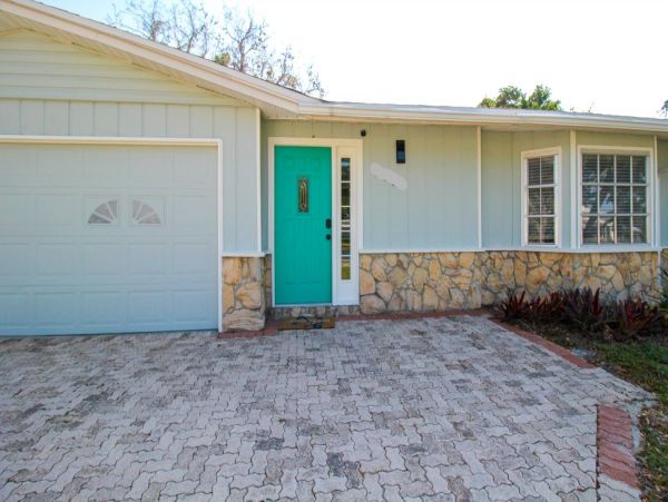 Sarasota Vacation Home Three Bedroom with Pool