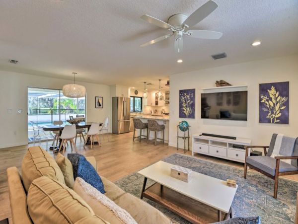 3 Bedroom Vacation Pool Home in Sarasota Sleeps 6