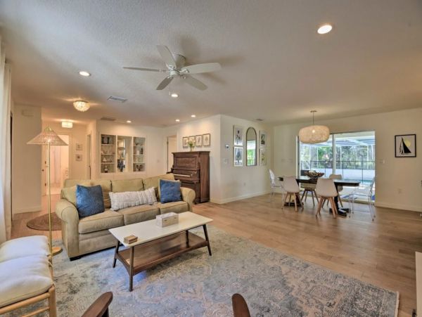 3 Bedroom Vacation Pool Home in Sarasota Sleeps 6
