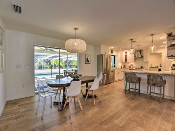 3 Bedroom Vacation Pool Home in Sarasota Sleeps 6