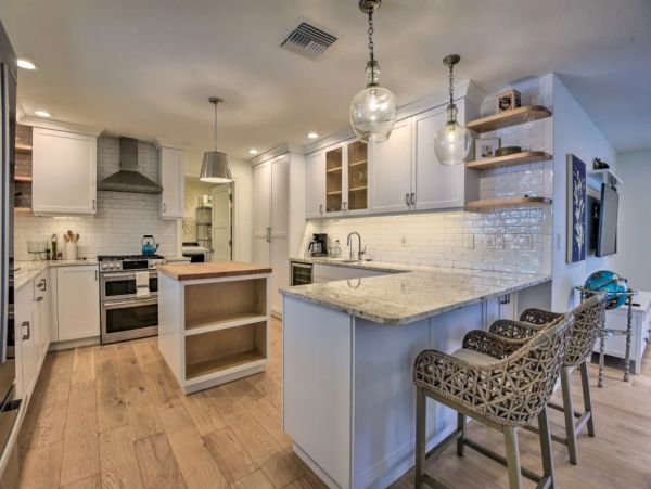 3 Bedroom Vacation Pool Home in Sarasota Sleeps 6