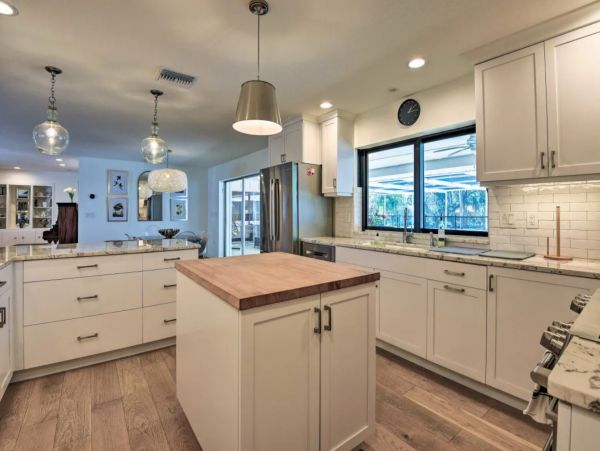 3 Bedroom Vacation Pool Home in Sarasota Sleeps 6
