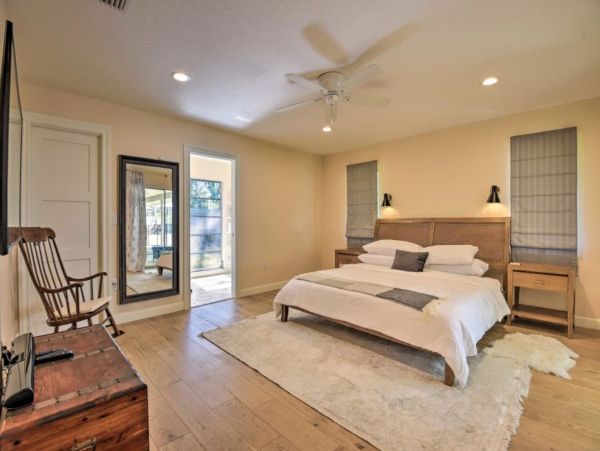 3 Bedroom Vacation Pool Home in Sarasota Sleeps 6