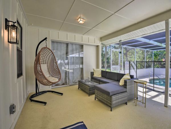 3 Bedroom Vacation Pool Home in Sarasota Sleeps 6
