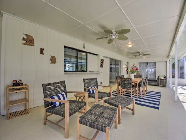 3 Bedroom Vacation Pool Home in Sarasota Sleeps 6