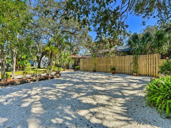 Sarasota Vacation Home Three Bedroom with Pool