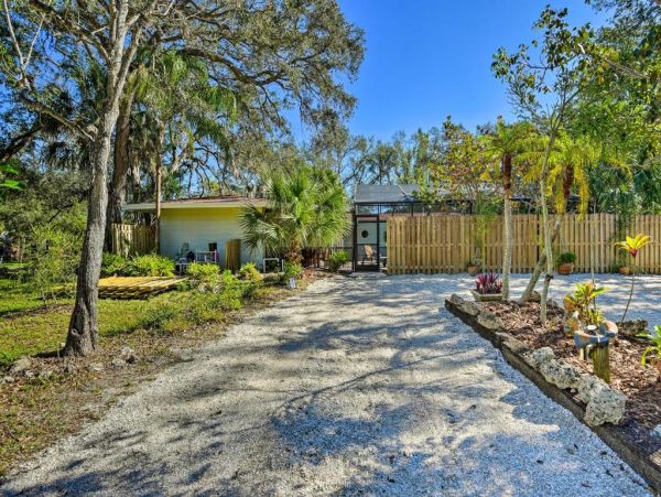 Sarasota Vacation Home Three Bedroom with Pool