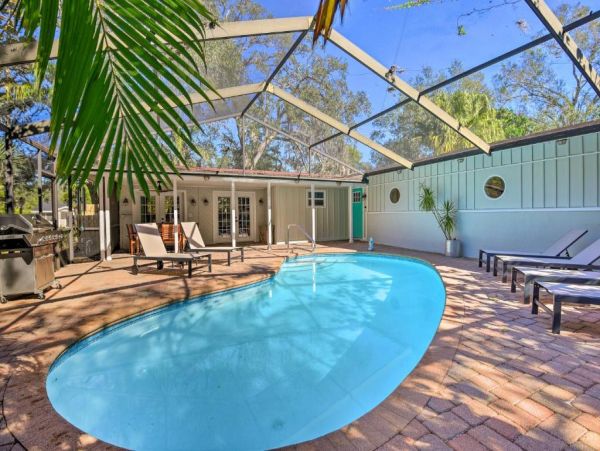 Sarasota Vacation Home Three Bedroom with Pool