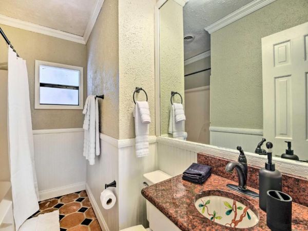 Sarasota Vacation Home Three Bedroom with Pool