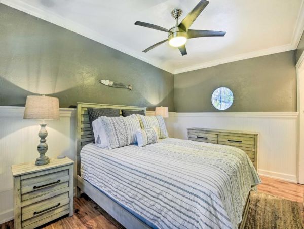 Sarasota Vacation Home Three Bedroom with Pool