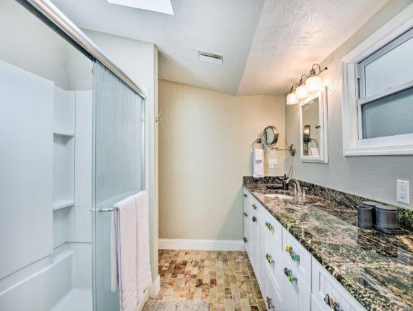 Sarasota Vacation Home Three Bedroom with Pool