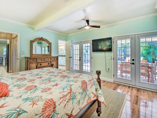 Sarasota Vacation Home Three Bedroom with Pool