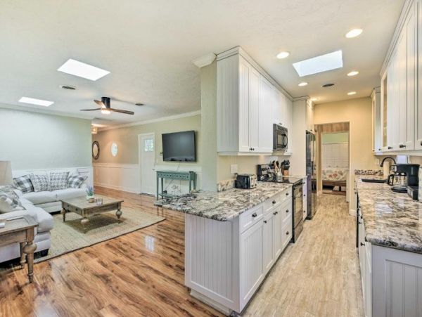 Sarasota Vacation Home Three Bedroom with Pool