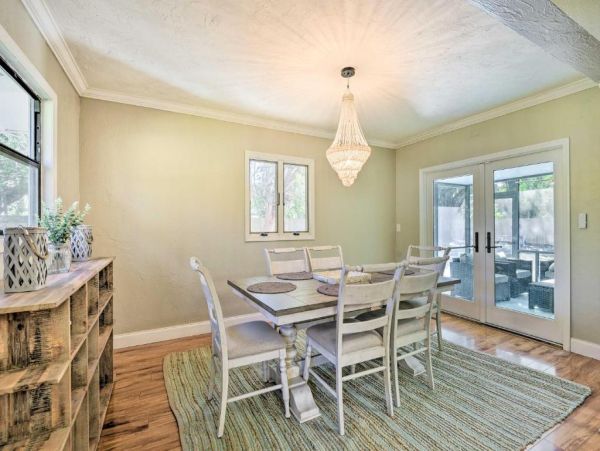 Sarasota Vacation Home Three Bedroom with Pool
