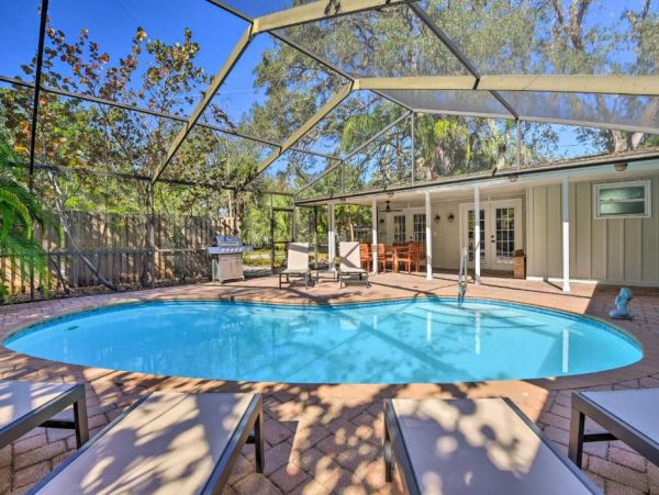 Sarasota Vacation Home Three Bedroom with Pool