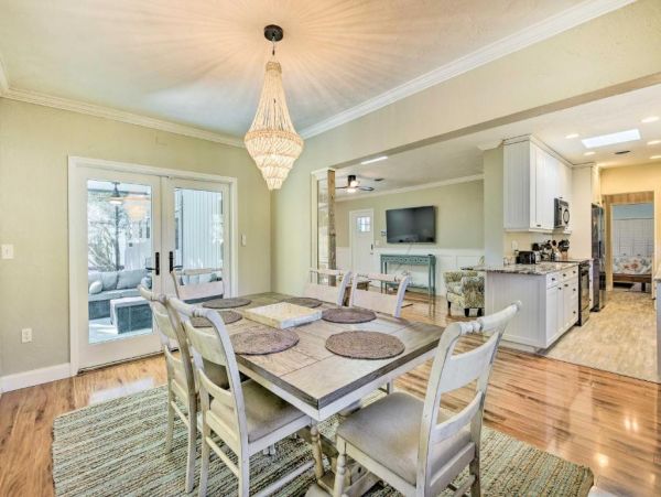 Sarasota Vacation Home Three Bedroom with Pool