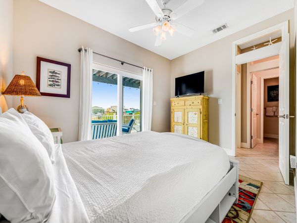 Stay in Style Navarre Beach Vacation Rental with 4 Bedrooms