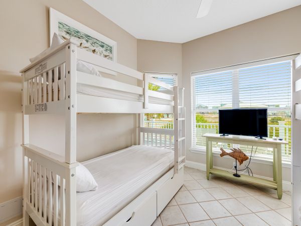 Stay in Style Navarre Beach Vacation Rental with 4 Bedrooms