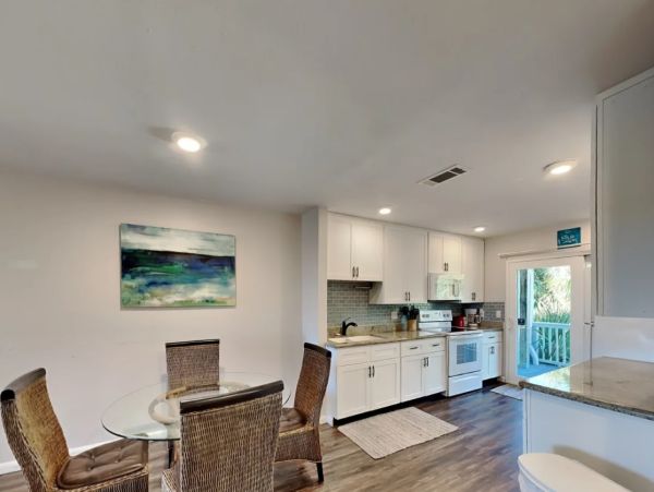 Gulf View Four Bedroom Vacation Home in Navarre Beach