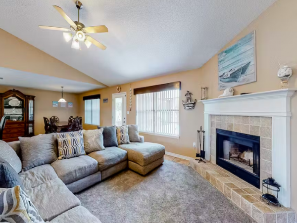4 Bedroom House, pet friendly , drive to beach
