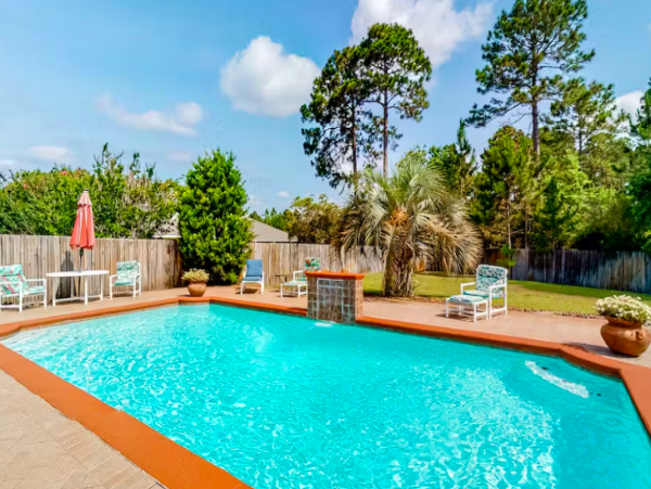 4 Bedroom House, pet friendly , drive to beach