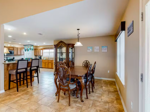 4 Bedroom House, pet friendly , drive to beach