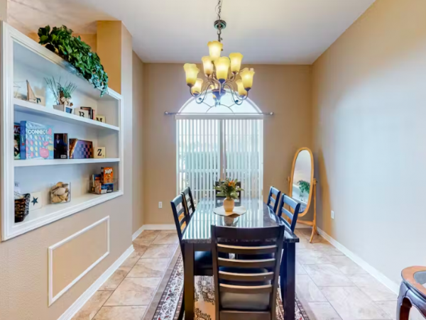 4 Bedroom House, pet friendly , drive to beach