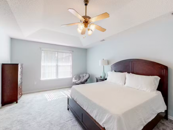4 Bedroom House, pet friendly , drive to beach