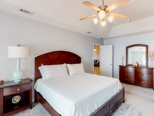 4 Bedroom House, pet friendly , drive to beach