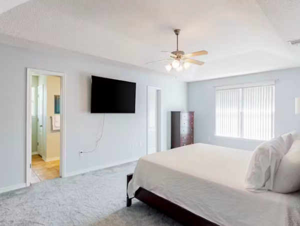 4 Bedroom House, pet friendly , drive to beach
