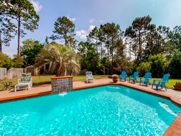 4 Bedroom House, pet friendly , drive to beach