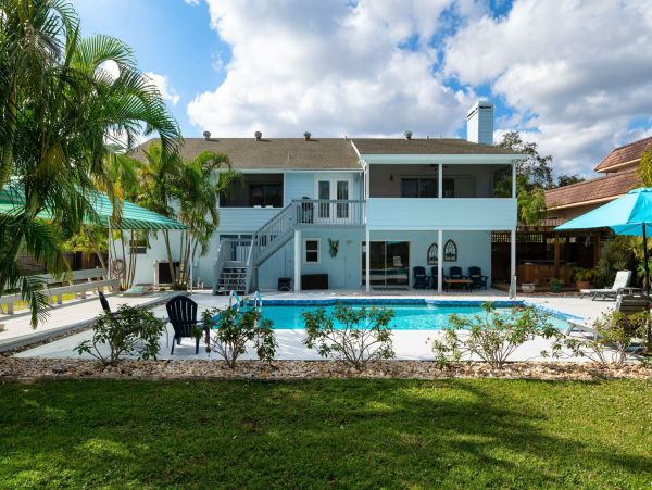 Bradenton Vacation Home Four Bedroom with Pool
