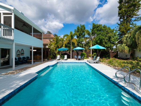Bradenton Vacation Home Four Bedroom with Pool