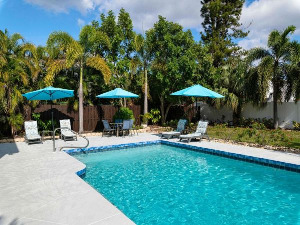 Bradenton Vacation Home Four Bedroom with Pool