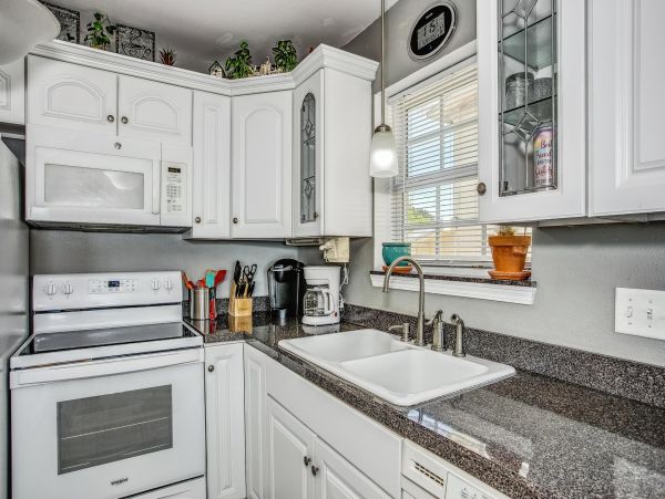 Navarre Sound Vacation Rental - Pet Friendly Waterfront Home