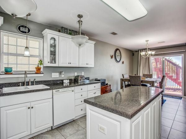 Navarre Sound Vacation Rental - Pet Friendly Waterfront Home