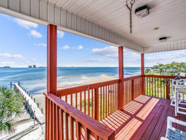 Navarre Sound Vacation Rental - Pet Friendly Waterfront Home
