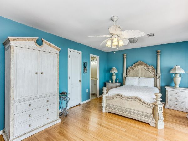 Navarre Sound Vacation Rental - Pet Friendly Waterfront Home