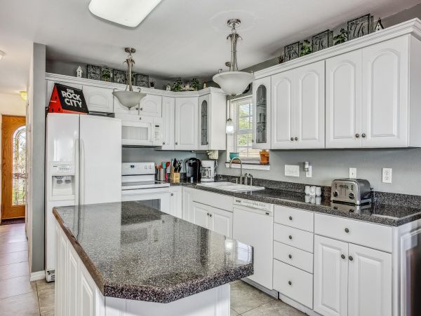Navarre Sound Vacation Rental - Pet Friendly Waterfront Home