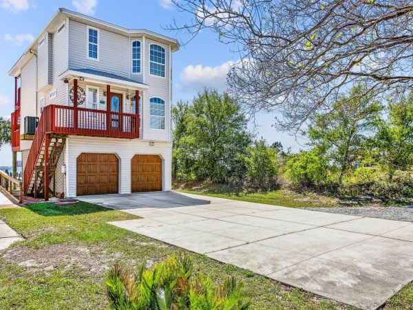 Navarre Sound Vacation Rental - Pet Friendly Waterfront Home